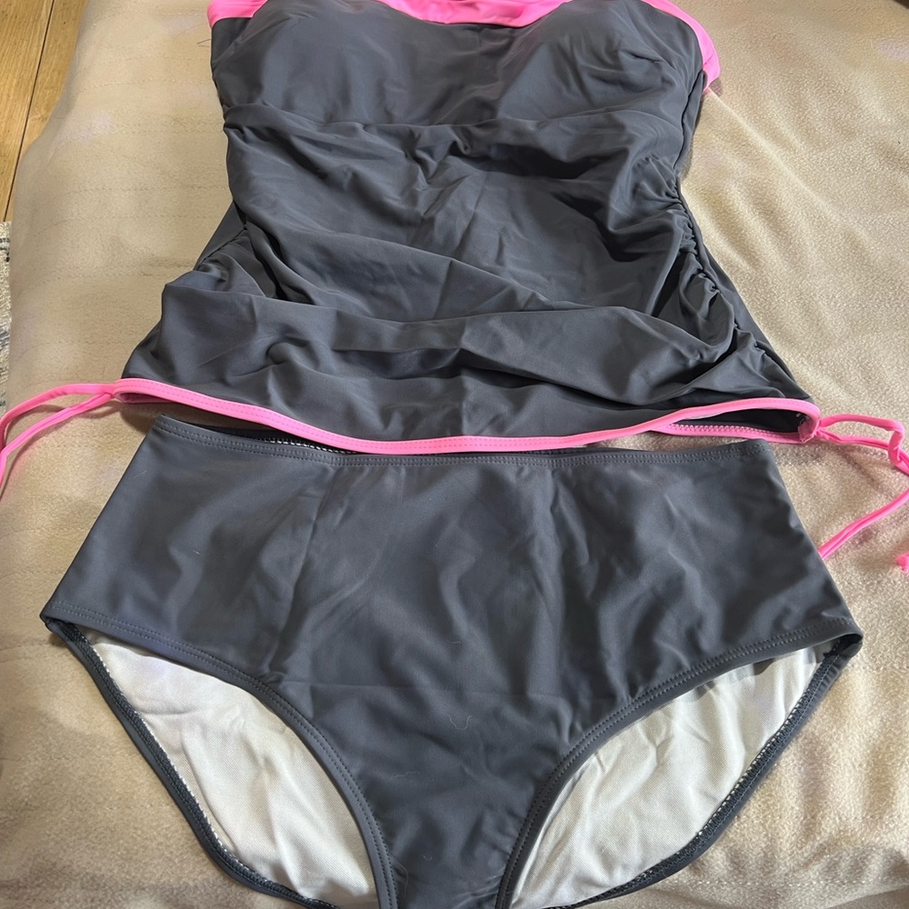 Women’s Gray & Pink swim suit Set